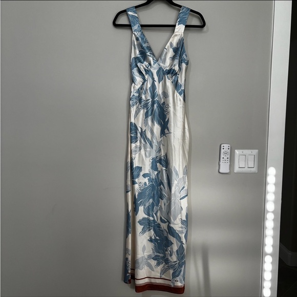 Petal & Pup Lizza Satin Maxi Dress Size S - Picture 2 of 7